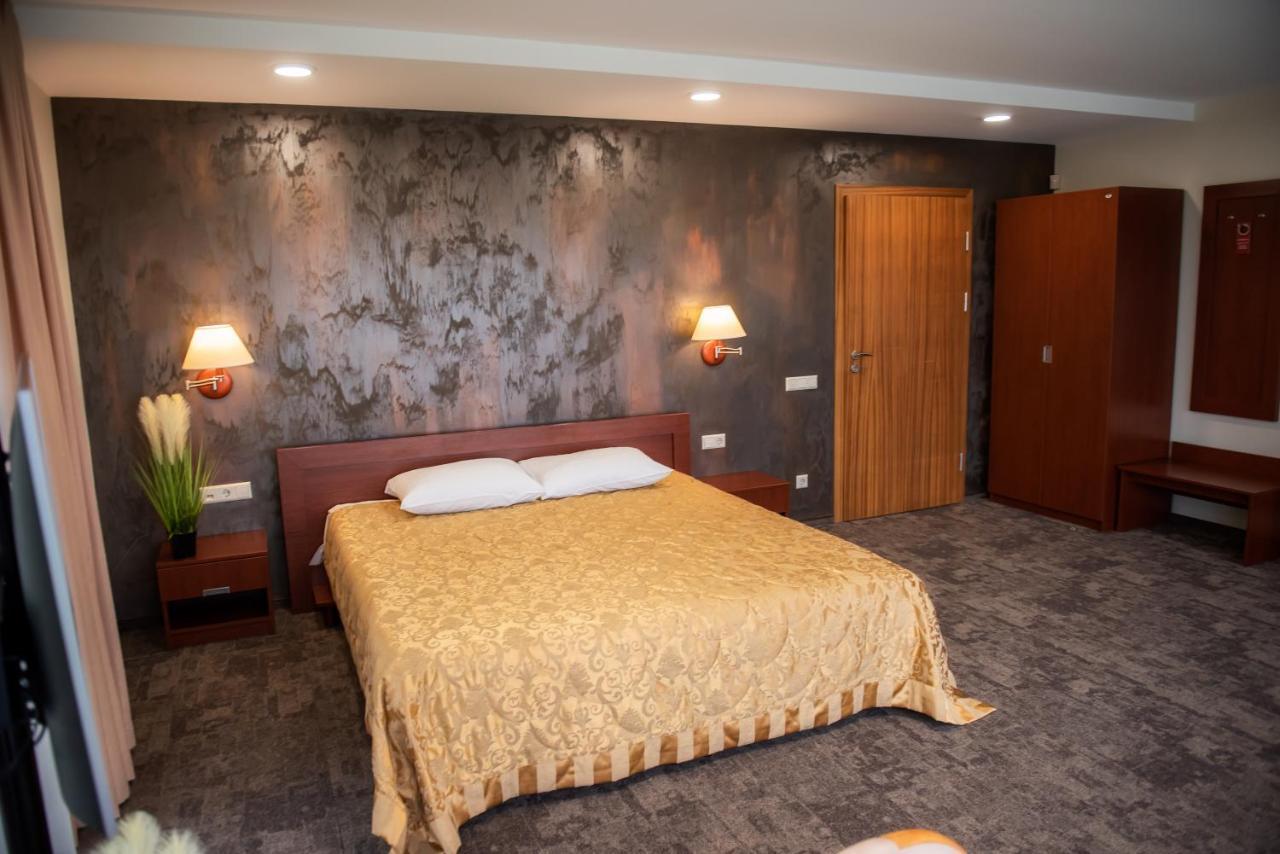 Vingis Hotel Marijampole Luaran gambar